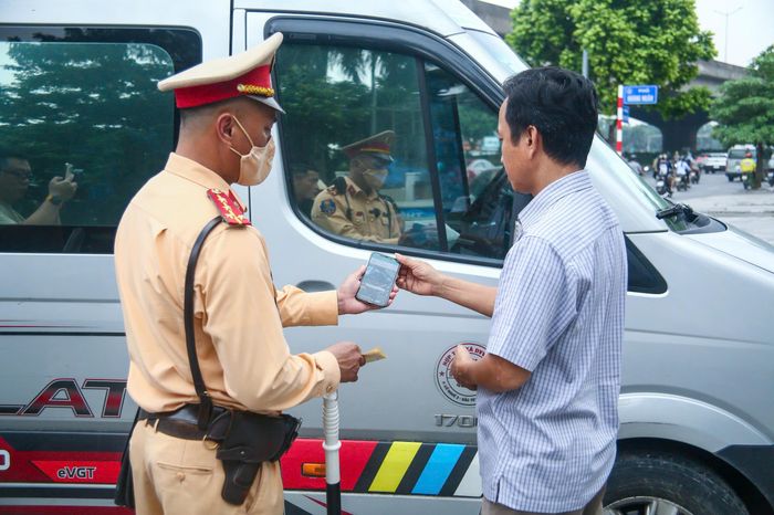 Cảnh sát tập trung xử lý các hành vi vi phạm là nguyên nhân trực tiếp dẫn đến tai nạn giao thông, ùn tắc giao thông như: Vi phạm tốc độ; đi không đúng phần đường, làn đường; vượt xe sai quy định; sử dụng điện thoại khi điều khiển phương tiện; dừng, đỗ, đón, trả khách, hàng hóa không đúng quy định...