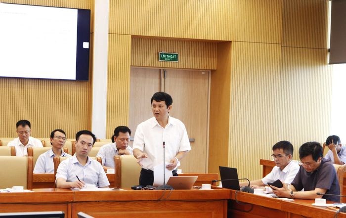 Ông Nguyễn Hồng Hải, Viện trưởng Viện Khoa học công nghệ xây dựng đóng góp ý kiến tại hội thảo.
