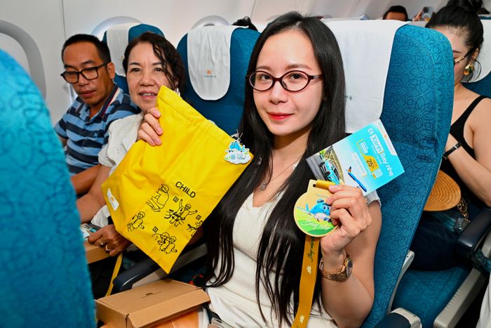 Niềm vui của hành khách khi những lựa chọn “Bay nhẹ” được ghi nhận ngay trên chuyến bay tới Huế.