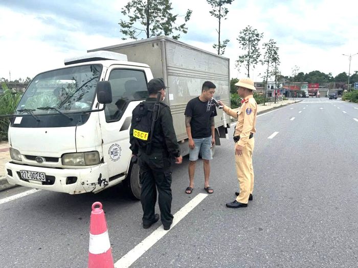 Các lỗi vi phạm chủ yếu được phát hiện gồm chở hàng quá tải, quá khổ; chở hàng trong khoang chở khách; vi phạm quy định về tốc độ và kinh doanh vận tải hành khách theo hợp đồng không đúng quy định.