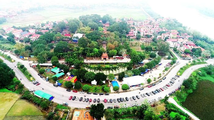 Quang cảnh phía trước chùa Vĩnh Nghiêm
