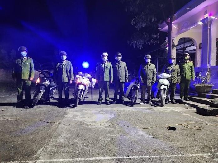 Công an xã Hồng Thái thực hiện tuần tra ban đêm
