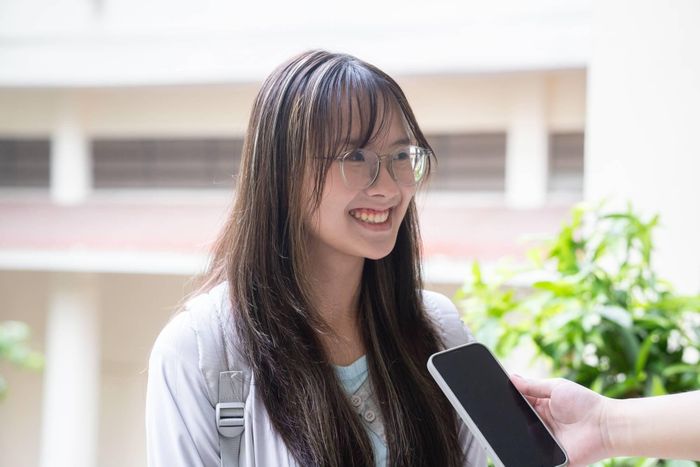 Niềm vui hiện rõ trên gương mặt Nguyệt Ánh - tân sinh viên K46.