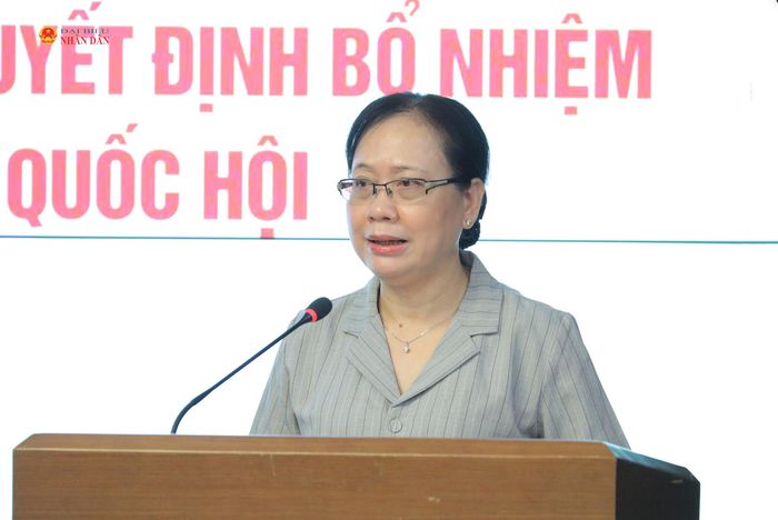 Phó Chủ nhiệm Văn phòng Quốc hội Nguyễn Thị Thúy Ngần phát biểu tại Hội nghị