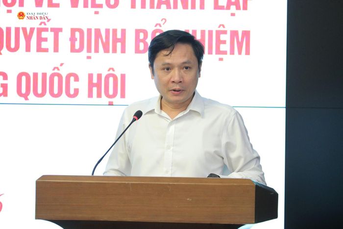 Phó Vụ trưởng Vụ Tổ chức - Cán bộ Nguyễn Doãn Khôi phát biểu tại Hội nghị