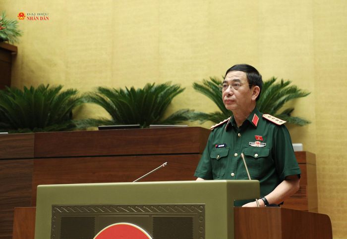 Ủy viên Bộ Chính trị, Phó Thủ tướng, Bộ trưởng Bộ Quốc phòng Phan Văn Giang Báo cáo giải trình, tiếp thu, chỉnh lý dự thảo Luật. Ảnh: Lâm Hiển