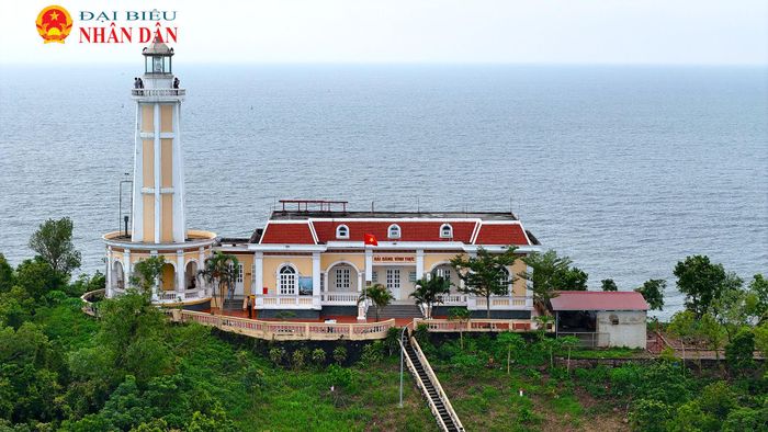 Ngọn hải đăng Vĩnh Thực là điểm Check-in không thể bỏ lỡ tại đảo Vĩnh Thực