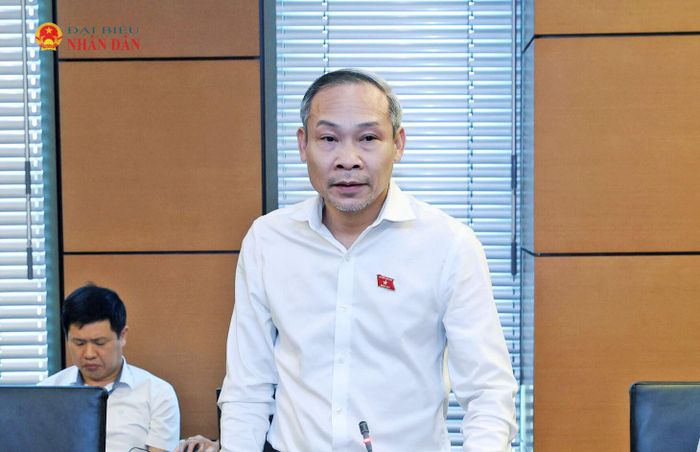 ĐBQH hoạt động chuyên trách tại Ủy ban Kinh tế và Tài chính Phan Đức Hiếu. Ảnh: Trung Thành