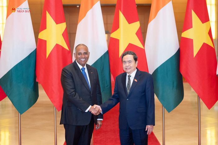 Chủ tịch Quốc hội Trần Thanh Mẫn và Chủ tịch Quốc hội Bờ Biển Ngà Patrick Achi. Ảnh: Phạm Thắng