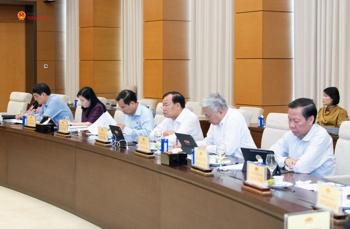 Các đại biểu tham dự phiên họp