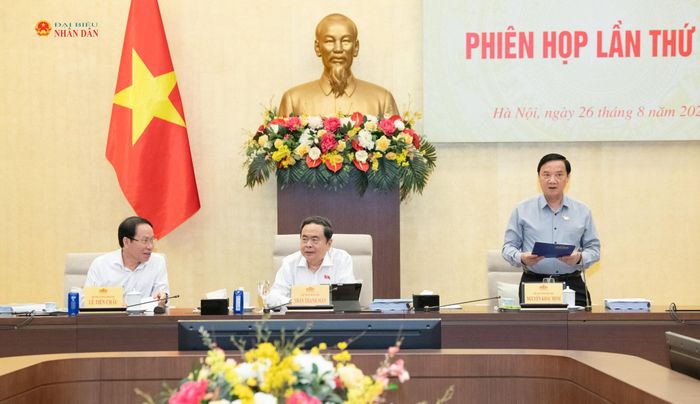 Phó Chủ tịch Quốc hội Nguyễn Khắc Định phát biểu