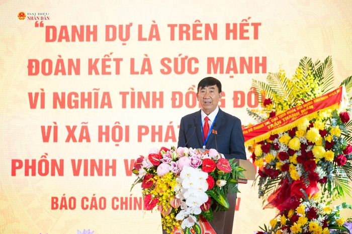 Chủ tịch Hội Cựu TNXP TP. Hồ Chí Minh Trần Phương Tín trình bày tham luận "Trọn nghĩa tình với đồng đội, phát huy trách nhiệm với xã hội trong thời kỳ mới"