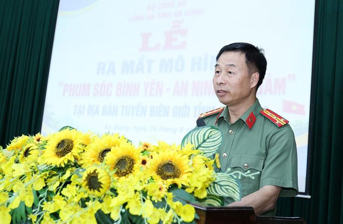Phó Giám đốc Công an tỉnh An Giang, Đại tá Đào Hải Đăng đến dự và phát biểu chỉ đạo. Ảnh: Tiến Tầm