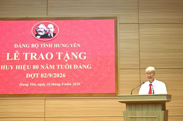 Đảng viên Lê Ngọc Sơn phát biểu tại buổi Lễ.