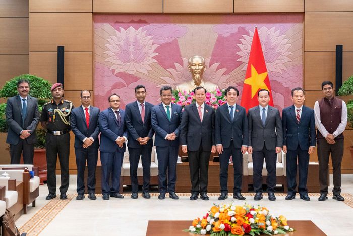 Các đại biểu chụp ảnh lưu niệm