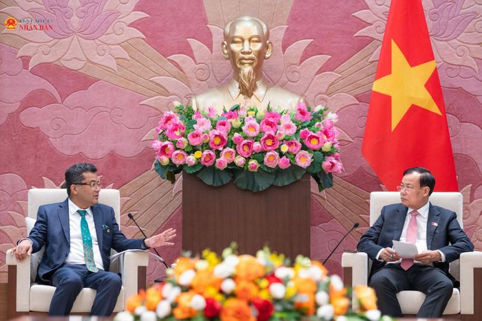 Chủ nhiệm Ủy ban Quốc phòng, An ninh và Đối ngoại, Thượng tướng Lê Tấn Tới tiếp Quốc vụ khanh phụ trách Ngoại giao và Dệt may Ấn Độ Pabitra Margherita