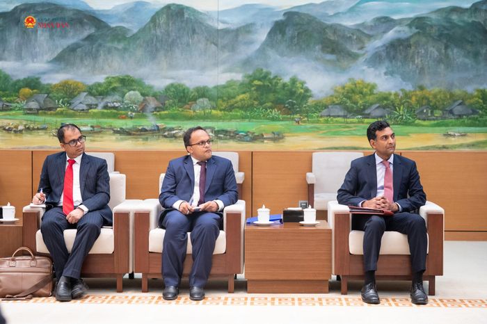 Các đại biểu tham dự cuộc tiếp