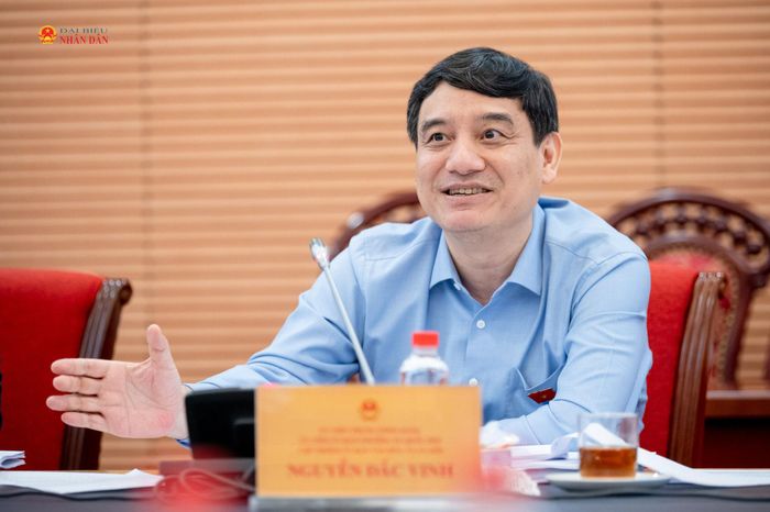Chủ nhiệm Ủy ban Văn hóa và Xã hội Nguyễn Đắc Vinh phát biểu