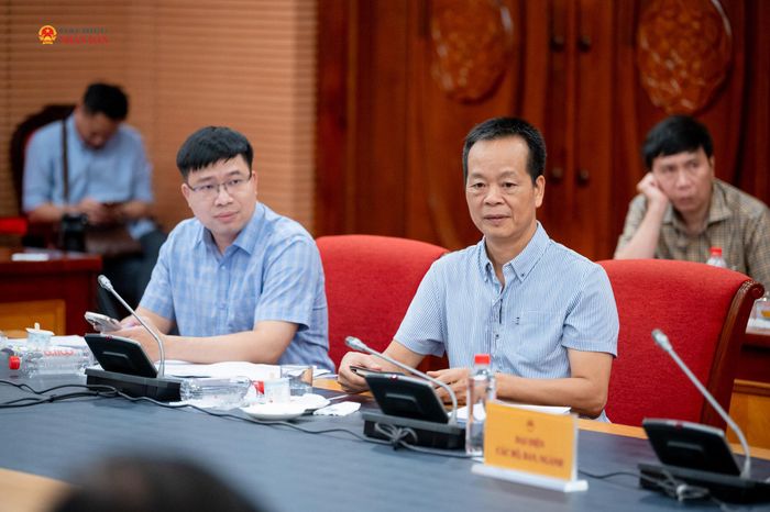 Đại diện các bộ, ngành tham dự phiên họp