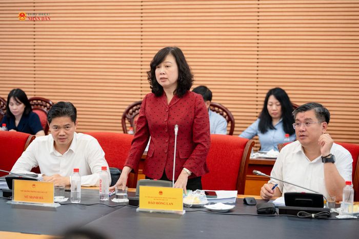 Bộ trưởng Bộ Y tế Đào Hồng Lan phát biểu làm rõ các nội dung được đại biểu quan tâm