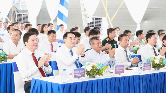 Lãnh đạo Lào Cai cùng đại biểu, doanh nghiệp dự lễ khởi công Khu công nghiệp Phú Xuân và Khu công nghiệp Phú Xuân 1.