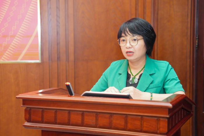 Đồng chí Lê Thị Mai Hương, Phó Bí thư chuyên trách Đảng ủy NHNN phát biểu tại Hội nghị