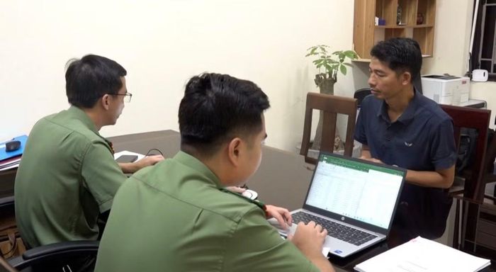 Đối tượng Phùng Xuân Đường tại cơ quan cảnh sát điều tra