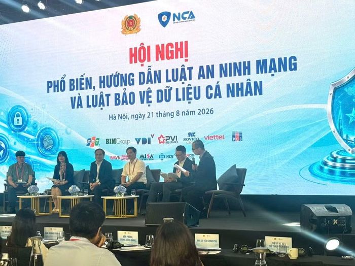 Các chuyên gia trả lời các câu hỏi trong phần toạ đàm