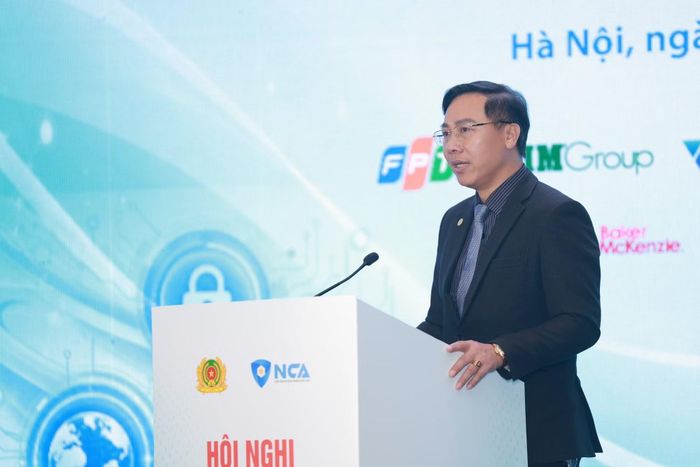 Thượng tá, Thạc sĩ Nguyễn Đình Đỗ Thi trình bày những nội dung trọng tâm của Luật Bảo vệ dữ liệu cá nhân và Nghị định số 356/2025/NĐ-CP tại hội nghị