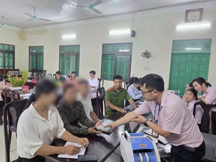  Công an phối hợp với Ngân hàng Chính sách xã hội cho người được đặc xá, chấp hành xong án phạt tù vay vốn 