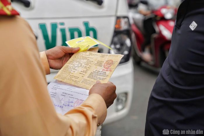 CSGT kiểm soát điều kiện hoạt động, giấy tờ và hệ thống giám sát hành trình.