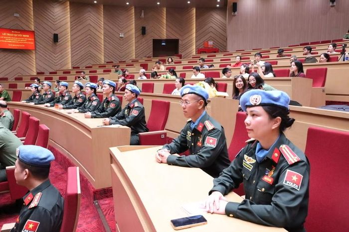 Các sĩ quan thuộc Tổ Công tác số 9 tại Lễ trao quyết định.