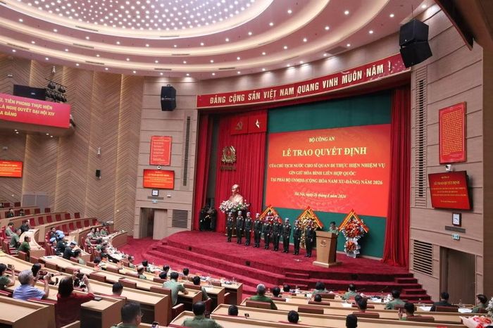 Quang cảnh Lễ trao quyết định của Chủ tịch nước cho sĩ quan đi thực hiện nhiệm vụ GGHB LHQ tại Phái bộ UNMISS, Cộng hoà Nam Sudan, sáng 26/8.