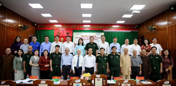 Các đại biểu tại hội thảo.