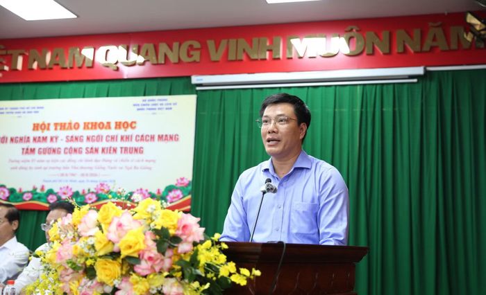 PGS.TS Lưu Văn Quyết, Phó Hiệu trưởng Trường Đại học Khoa học Xã hội và Nhân văn TP Hồ Chí Minh phát biểu tham luận.