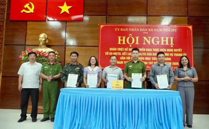 Các đơn vị trên địa bàn xã Nam Trà My ký cam kết xây dựng xã không ma túy.