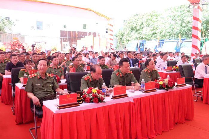 Thượng tướng Đặng Hồng Đức, Ủy viên Trung ương Đảng, Thứ trưởng Bộ Công an cùng các đại biểu dự lễ khởi công dự án.