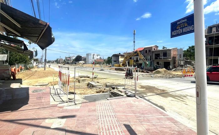 Đường Nguyễn Hoàng mở rộng có chiều dài 1,08 km, là công trình giao thông trọng điểm của TP Huế.