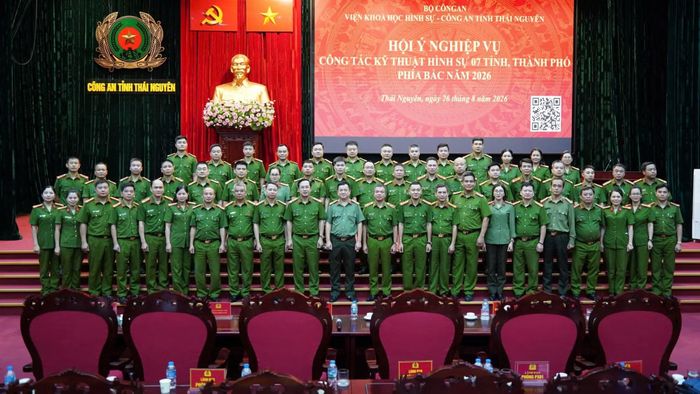 Các đại biểu tham gia hội ý nghiệp vụ.