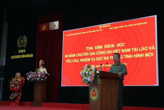 Trung tướng Phan Xuân Tuy, Giám đốc Học viện Chính trị CAND phát biểu khai mạc.