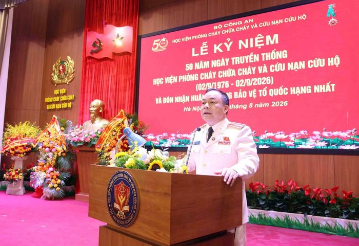 Trung tướng, PGS.TS Lê Quang Bốn, Giám đốc Học viện PCCC và CNCH phát biểu tại buổi lễ.
