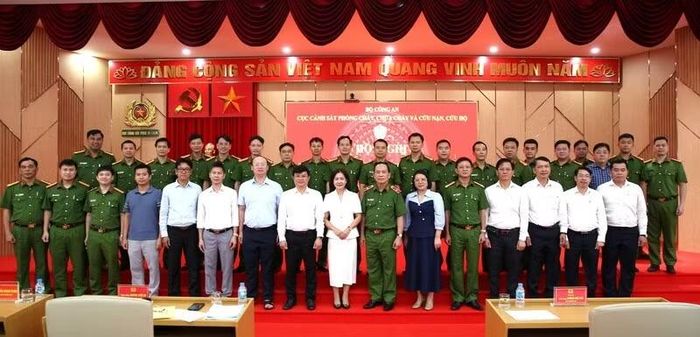 Các đại biểu tham dự hội nghị.