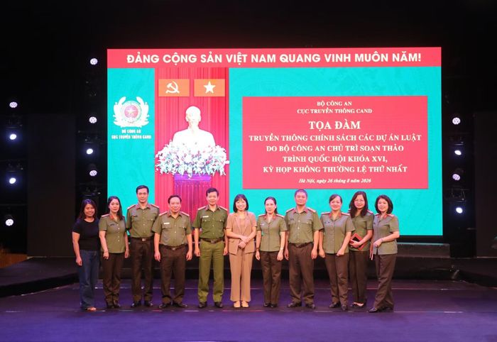 Các đại biểu tham dự tọa đàm.