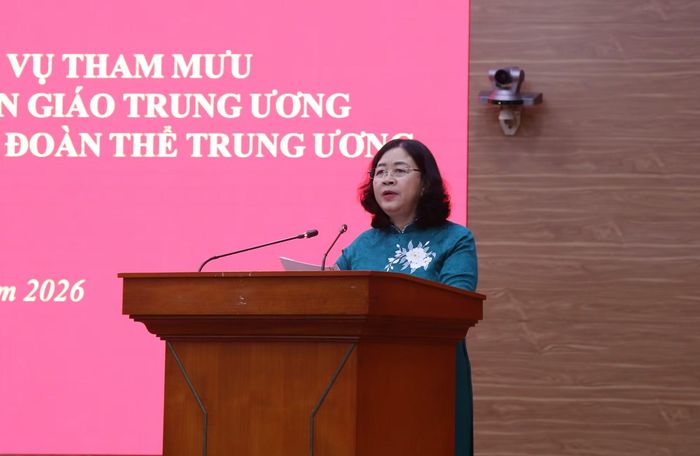Chủ tịch Ủy ban Trung ương Mặt trận Tổ quốc Việt Nam Bùi Thị Minh Hoài phát biểu chỉ đạo và tổng kết hội nghị.