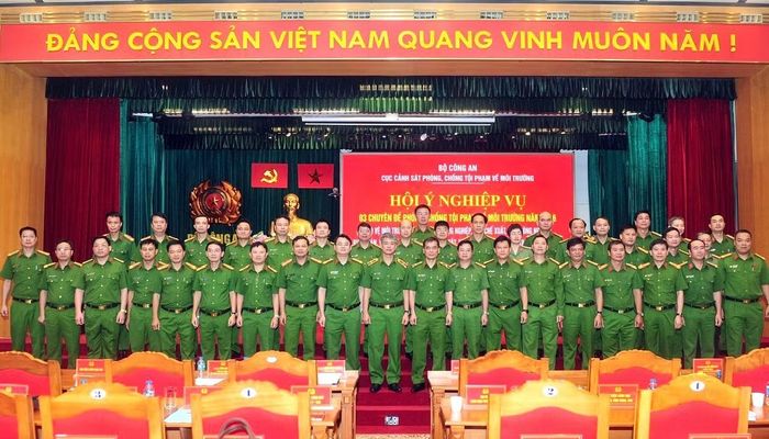 Thiếu tướng Thân Văn Hải và các đại biểu tại buổi hội ý nghiệp vụ.