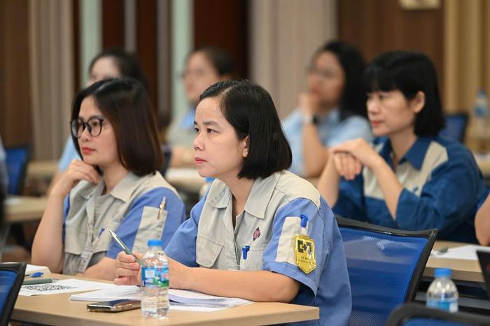 Nhiều NLĐ chia sẻ, quan tâm đến các thông tin về HĐLĐĐT (Ảnh: BTC cung cấp)