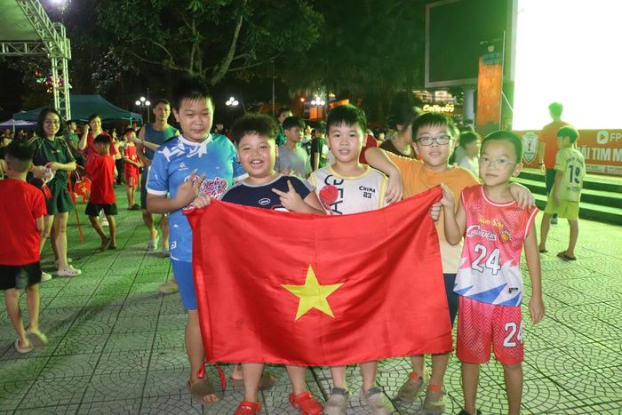 Niềm tự hào của các cổ động viên tại Cao Bằng khi đội tuyển Quốc gia Việt Nam giành chức vô địch.