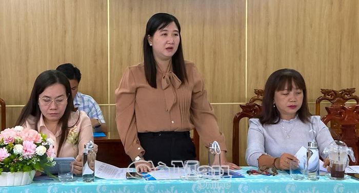 Phó Bí thư Tỉnh đoàn Nguyễn Thị Thuý Duy đề xuất giải pháp tăng cường quản lý, hướng dẫn đoàn viên sử dụng vốn đúng mục đích, đôn đốc thu hồi vốn đúng hạn.