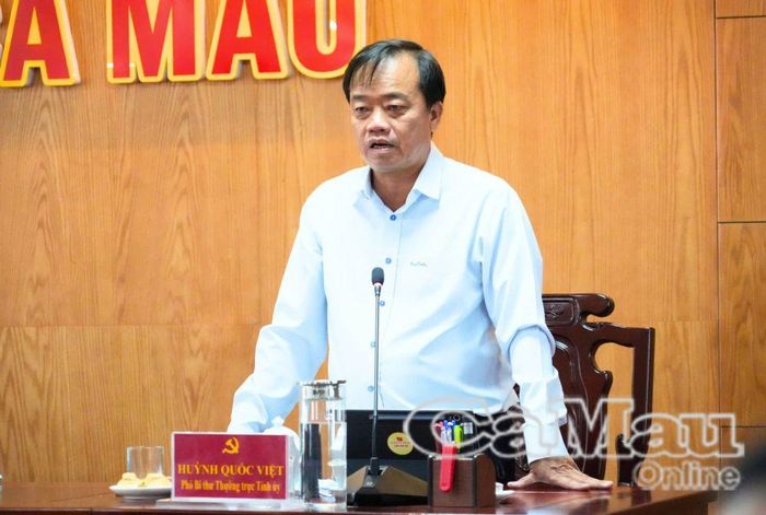 Phó Bí thư Thường trực Tỉnh uỷ Huỳnh Quốc Việt phát biểu tại hội nghị.