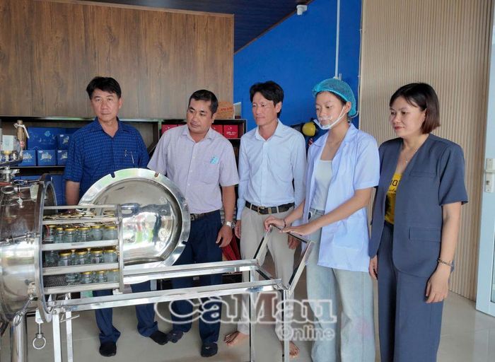Nồi hấp tiệt trùng 200 lít giúp nâng công suất chế biến yến sào của HTX lên gấp 20 lần.